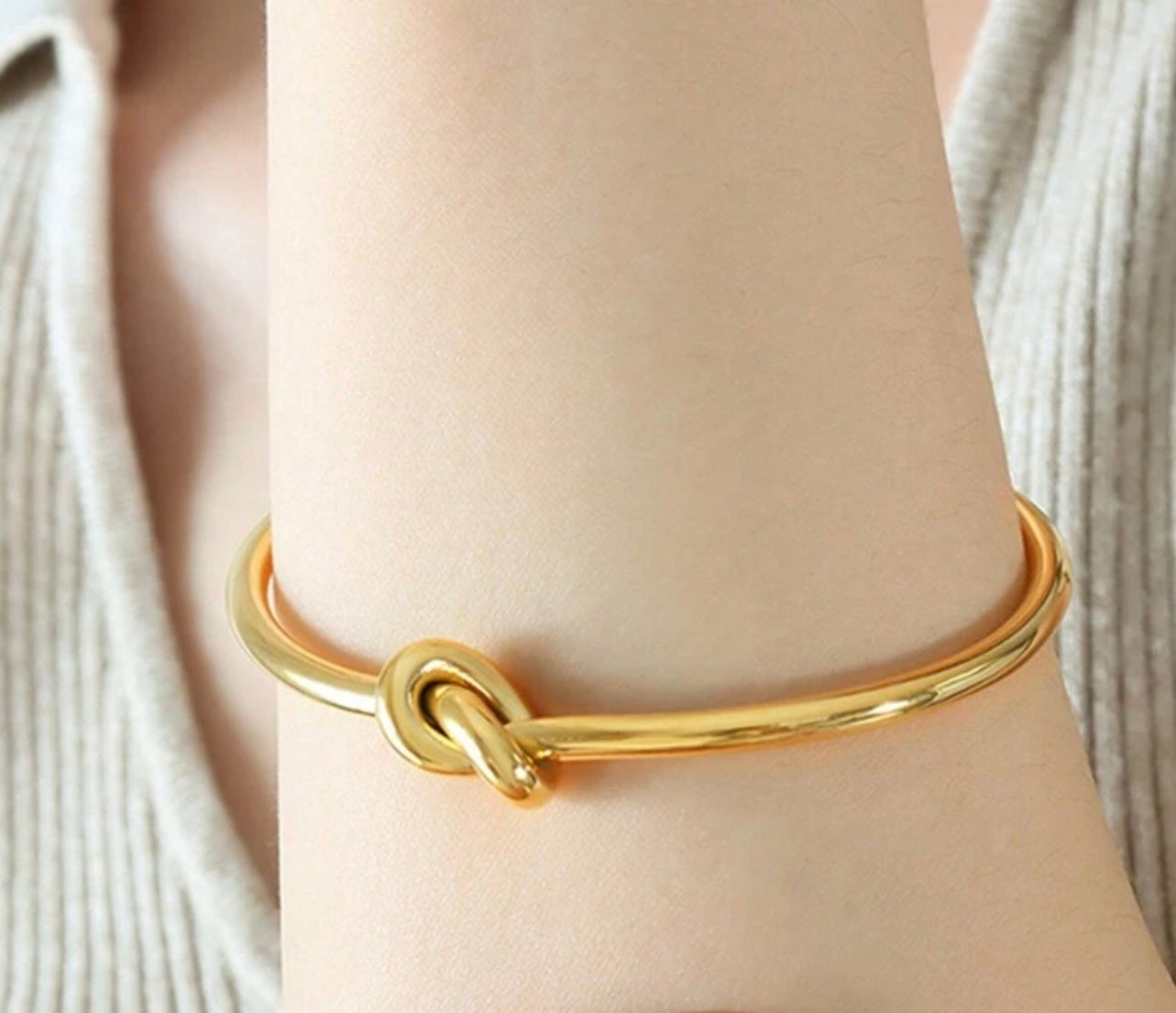 18K Gold Plated Link Chain Bracelet and Knot Open Bangle in a Jewelry Box