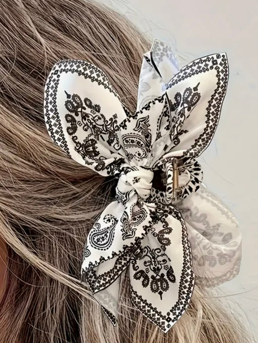 Retro Bow Hair Clip with Tassel Design