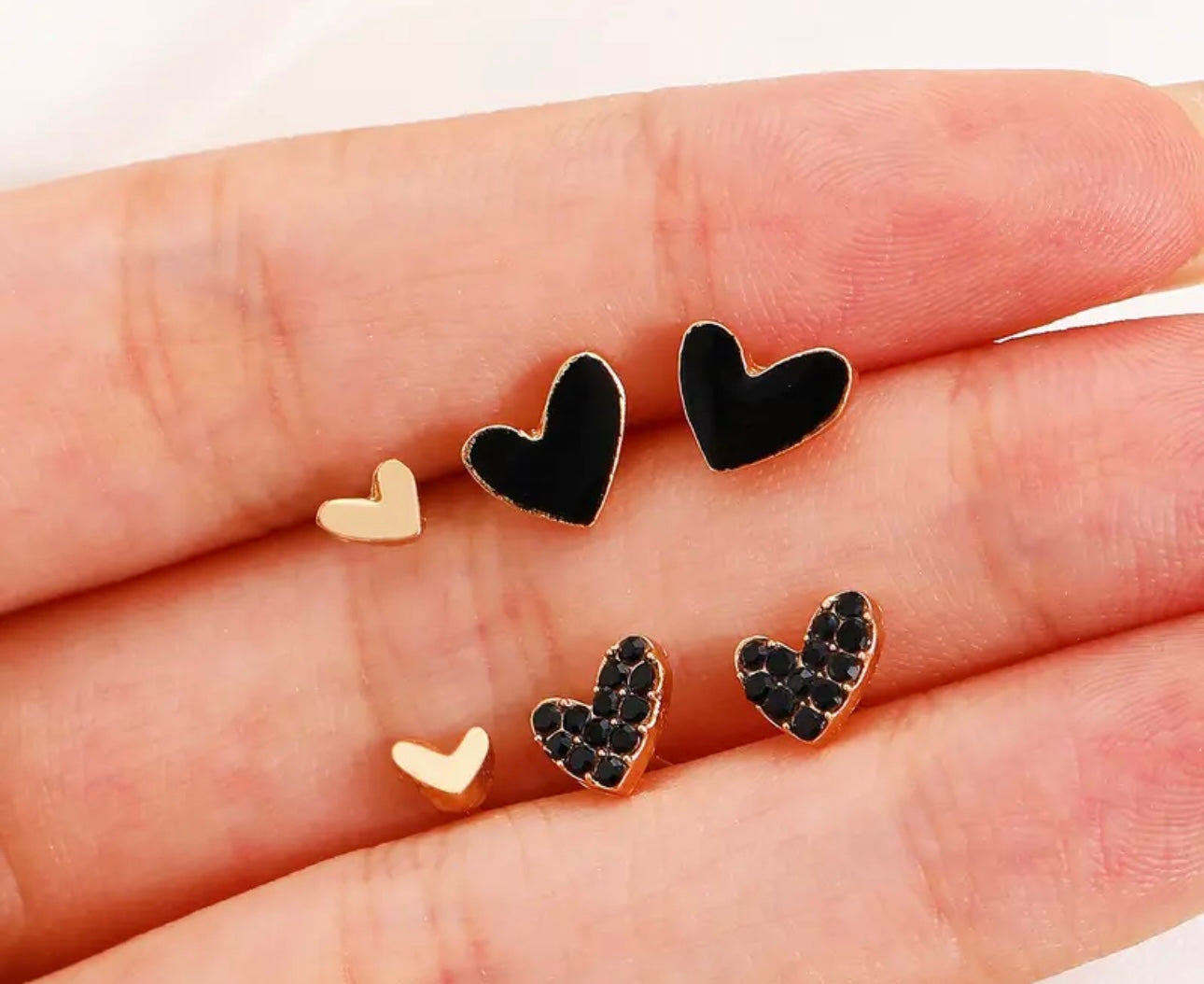 Gold Plated Heart-Shaped Faux Stud Earrings *Black*