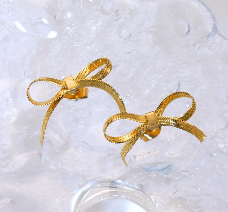 18K Gold Plated Bow Knot Necklace Paired with Earrings in a Jewelry Box