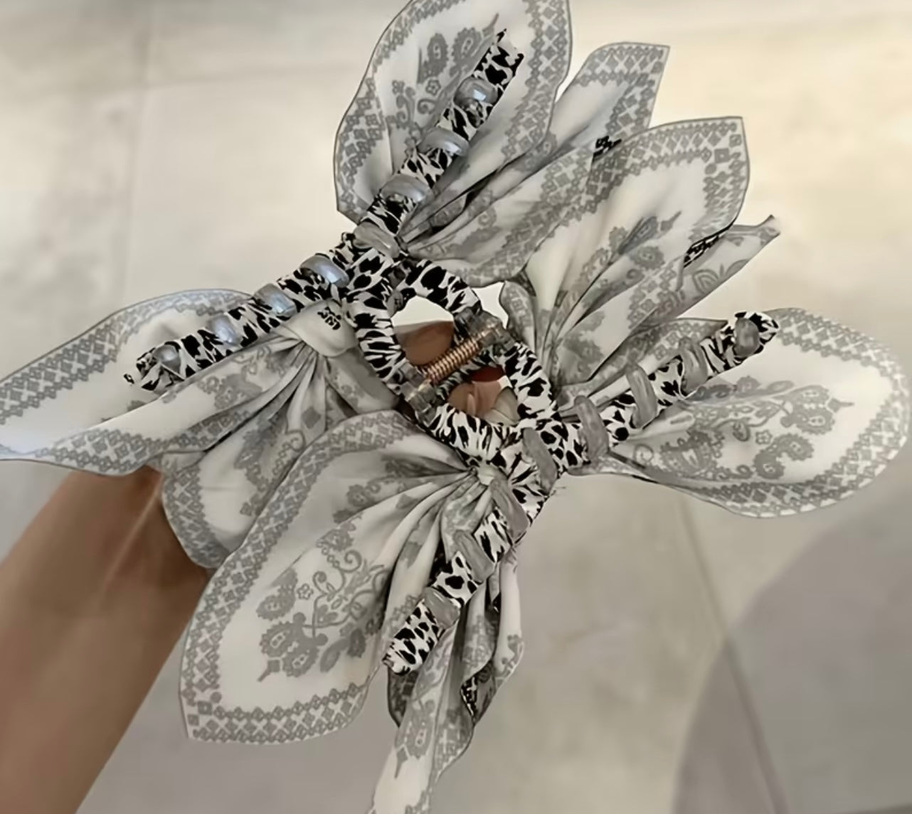 Retro Bow Hair Clip with Tassel Design