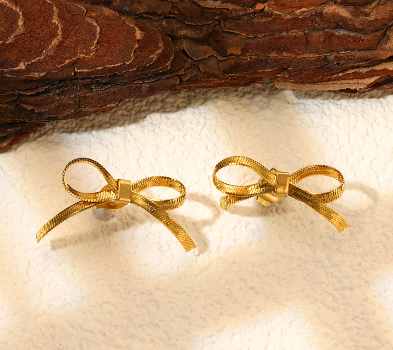 18K Gold Plated Bow Knot Necklace Paired with Earrings in a Jewelry Box